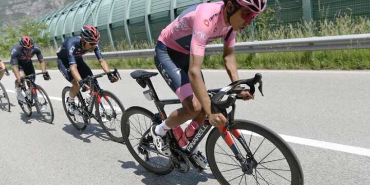 La maglia rosa en juego. Será irresistible!
