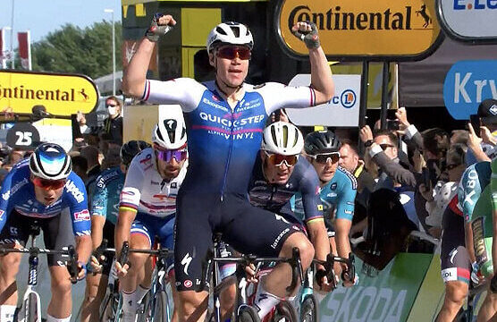 JAKOBSEN LA ETAPA Y VAN AERT LIDER