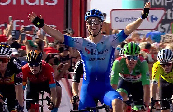 KADEN GROVES GANA AL SPRINT